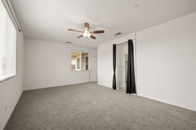 Building Photo - Desirable Elk Grove Area