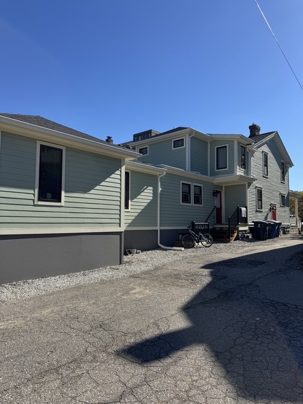 Building Photo - 331 E Ann St