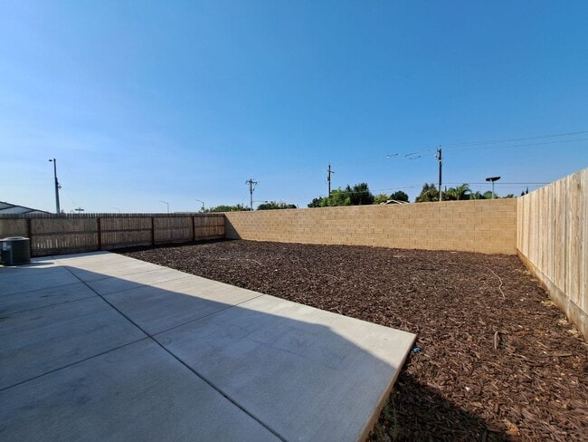 Building Photo - Beautiful 4 Bedroom Home in Madera, Ca!
