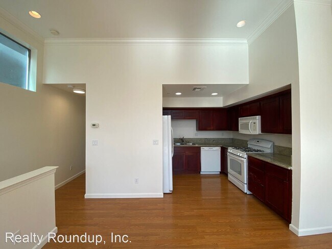 Building Photo - 2 br, 2.5 bath House - 142 4th St