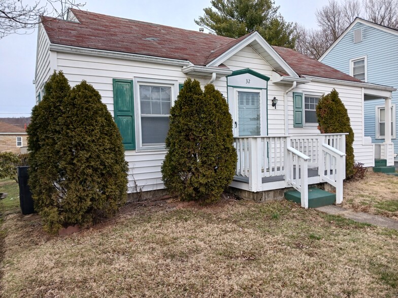 Rent this 1 bedroom house - 32 Duquesne Ave