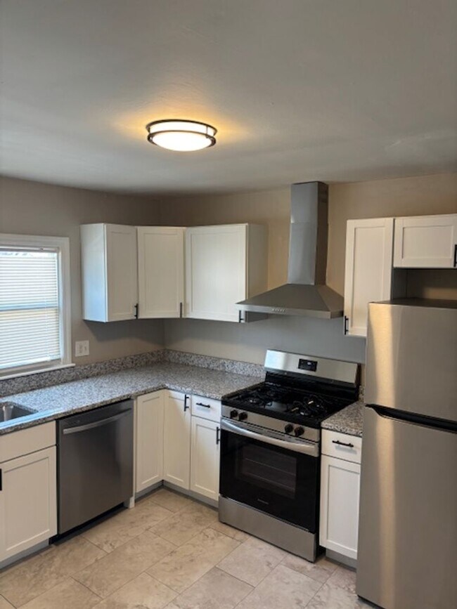 Building Photo - 3 Bedroom, 1 Bathroom in Kansas City