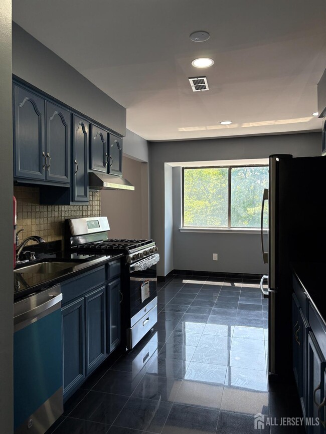 Building Photo - 1209 Edison Glen Terrace