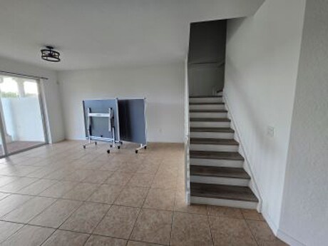 Building Photo - 7070 Venice Way