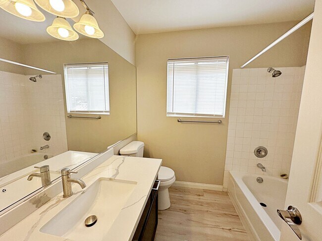 Building Photo - REMODELED 3 BEDROOM HOME IN SOUTH SHORES