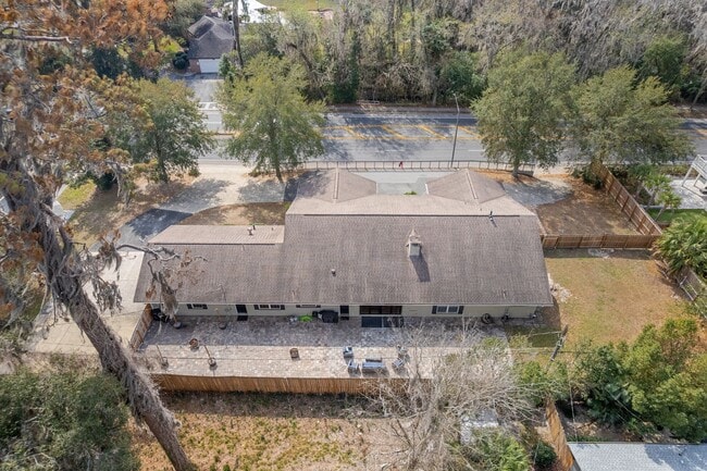 Building Photo - 2222 W University Ave