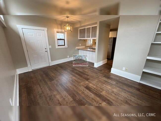 Building Photo - 410 E Dale St