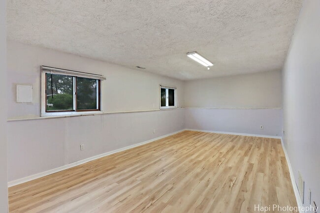 Building Photo - 4703 W Shore Dr
