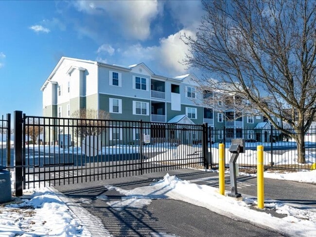 Building Photo - For Rent: Beautifully updated 2-bed/2-bath condo, Sandpiper Village, Rehoboth. $2,000.00/month. P...