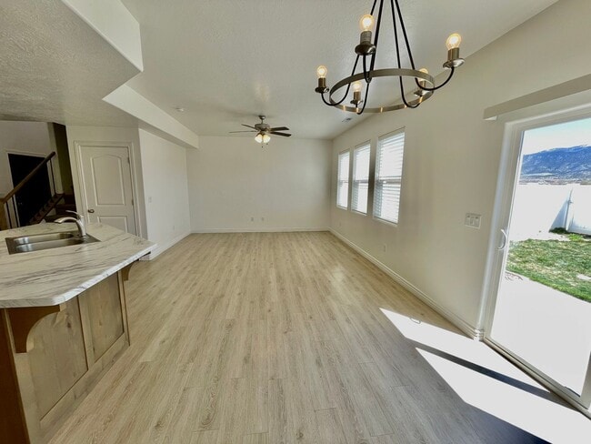 Building Photo - Adorable 3-Bedroom Townhome with 2-Car Garage in Cedar City