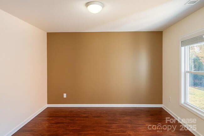 Building Photo - 8325 Burgundy Ridge Dr