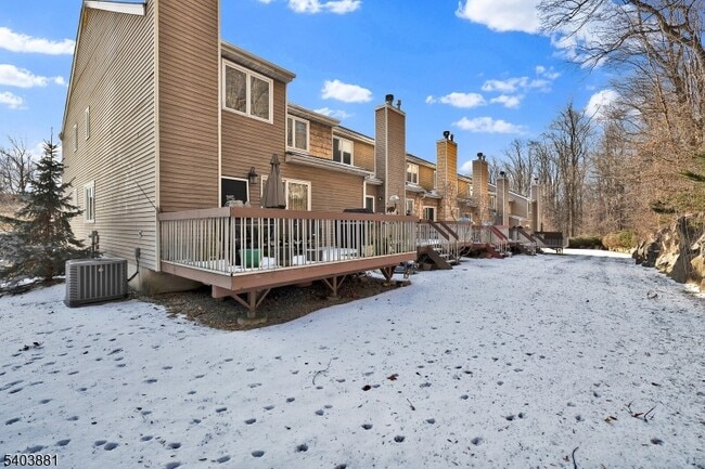 Building Photo - 48 Edgefield Dr