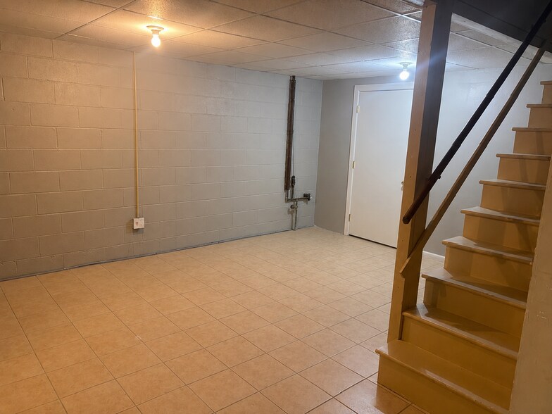 Building Photo - 107 Rocky Hill Rd