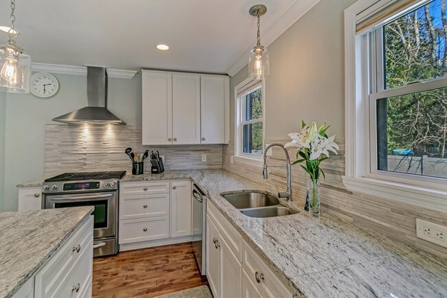 Building Photo - 6612 Kerns Rd