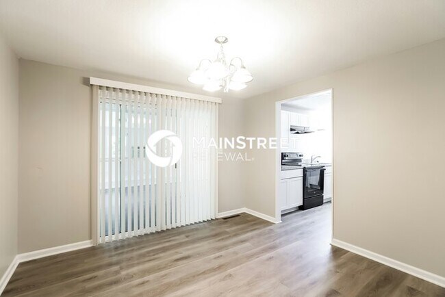 Building Photo - 3 Bedroom Pet-Friendly Home in Overland Park, KS with Main Street Renewal