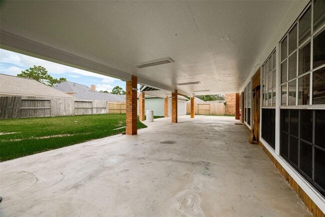 Building Photo - 2112 Limrick Dr