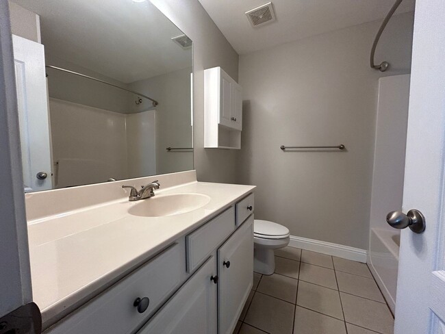 Building Photo - Charming 3-Bed 2.5-Bath Townhouse in White...