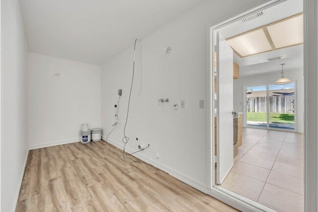 Building Photo - 15 Sunborg Ct