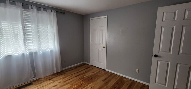 Building Photo - 4236 S Tempe Ct