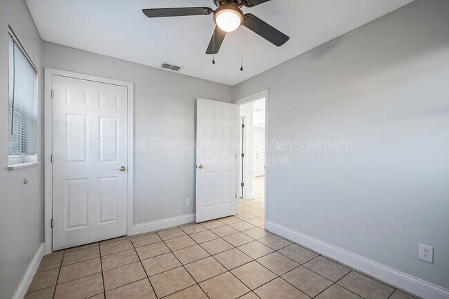 Building Photo - 21 E Celeste St