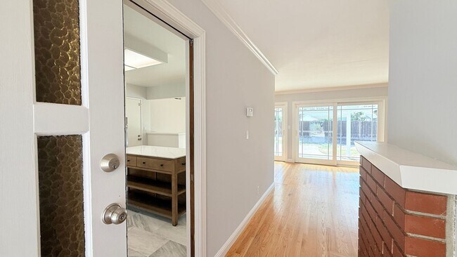 Building Photo - 1771 Lynwood Dr