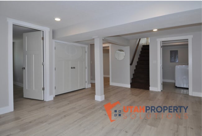 Building Photo - 330 E Sherman Ave