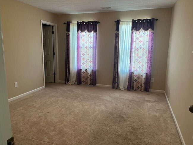 Building Photo - Spacious 4-Bedroom 2.5 Bath Gem in Avon, OH!