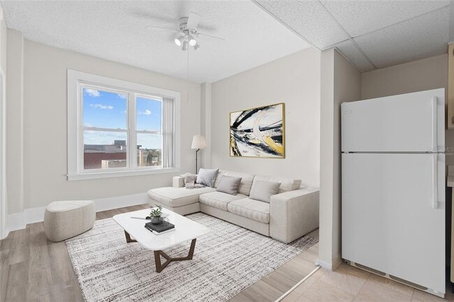 Building Photo - 411 1st Ave N