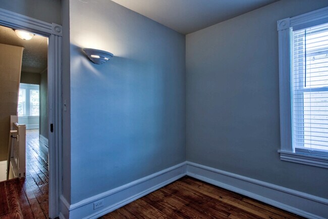 Building Photo - 1115 Frances Ave