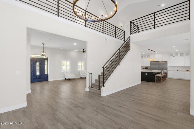 Building Photo - 856 W Quail Cir