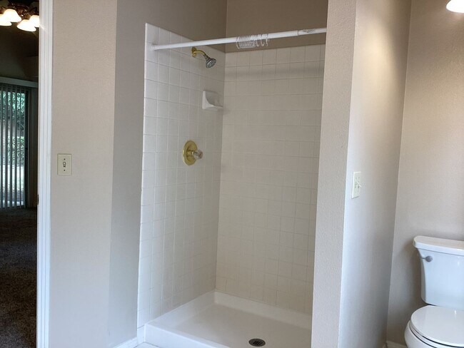 Building Photo - 9615 N Buttonwood Ct