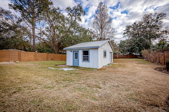 Building Photo - 3 Bedroom 2 Bath Downtown Ocean Springs