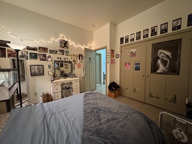 Building Photo - 7 Bed 2.5 Bath House - Near WWU