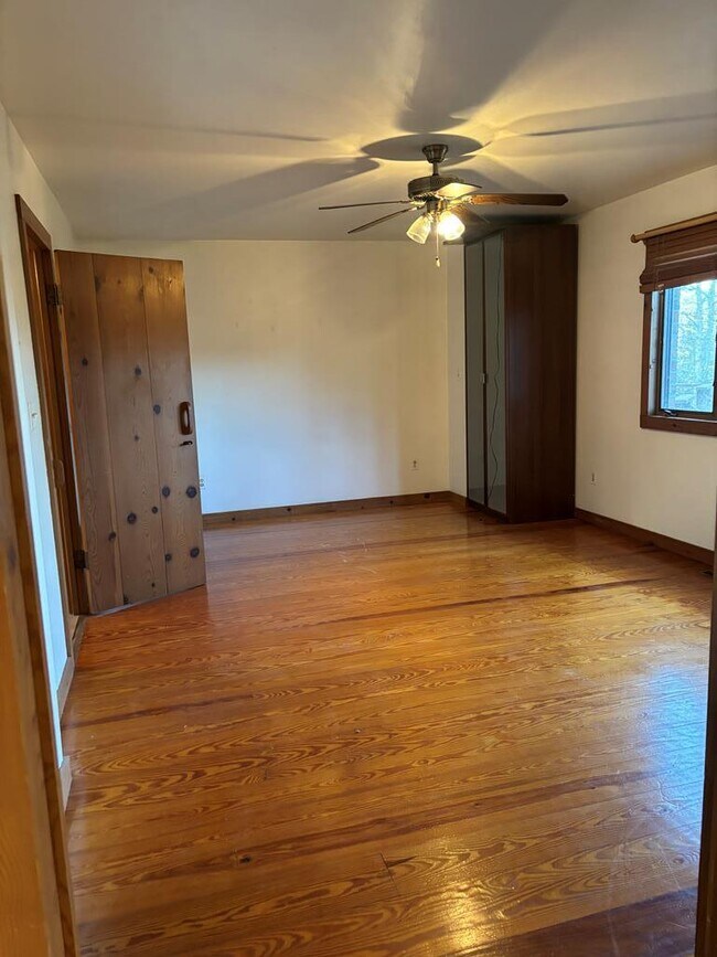 Building Photo - 9077 Henderson Ln