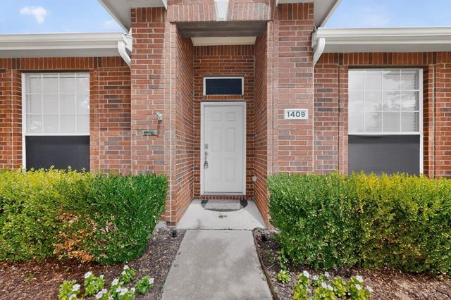 Building Photo - 1409 Clear Creek Dr