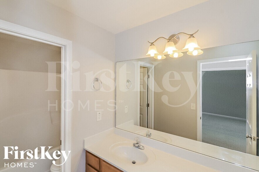 Building Photo - 1055 Westmoreland Ln NE