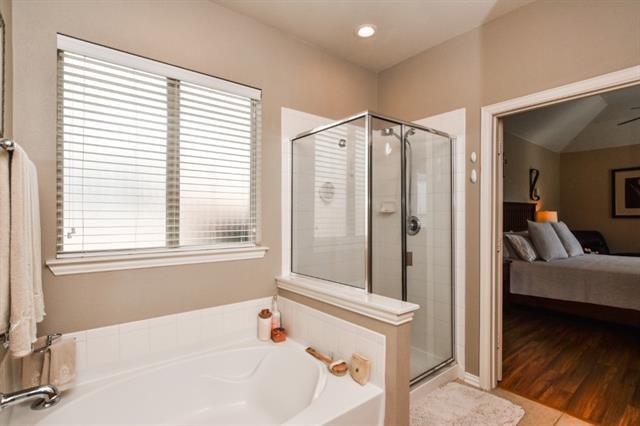 Building Photo - 1700 Bluebird Dr