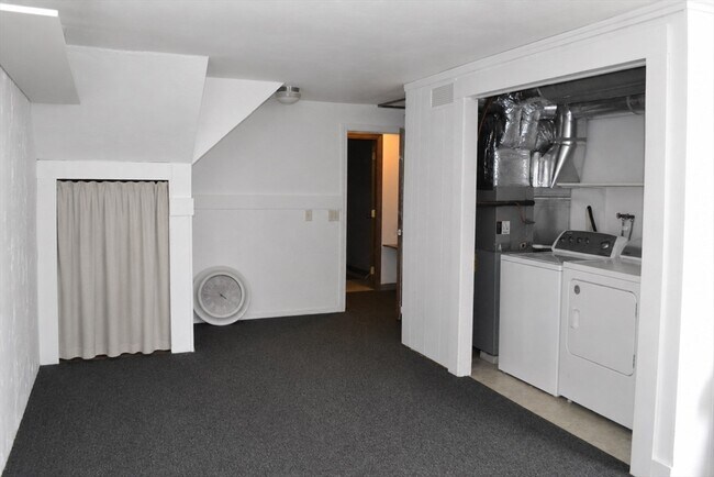 Building Photo - 31 E Bluff Rd