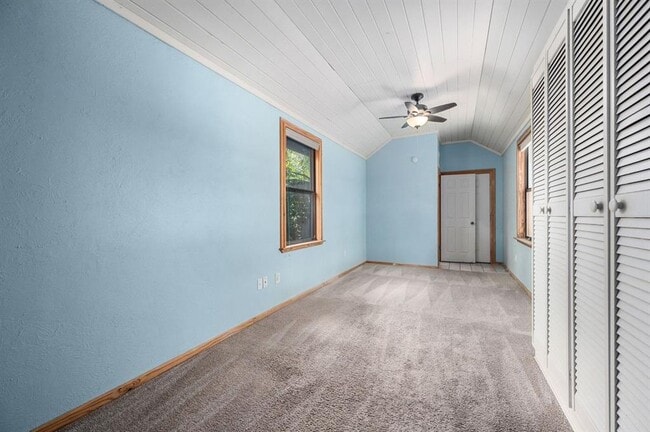 Building Photo - 1811 Waterston Ave