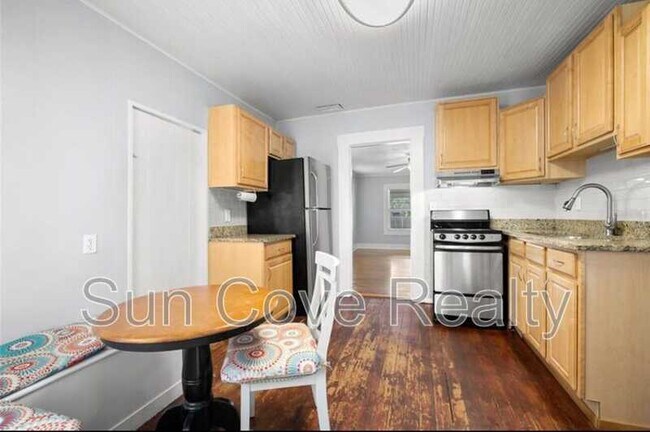 Building Photo - 1803 Douglas Ave