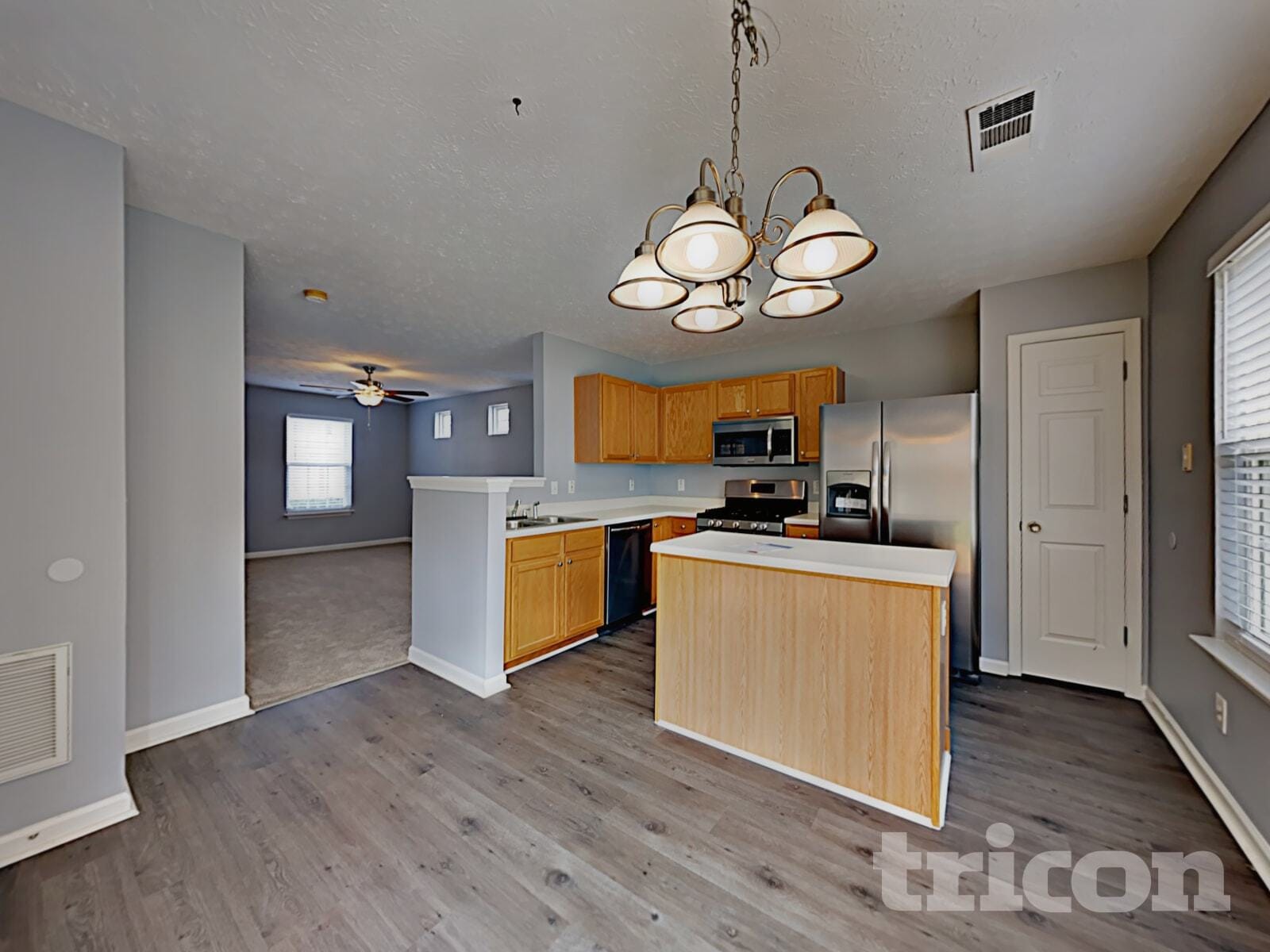 Building Photo - 242 Oak Grove Way