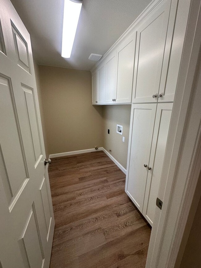 Building Photo - Remodeled 4 Bedroom 2 Bathroom in Stonecrest