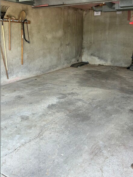 Building Photo - 1130 River Hill Dr