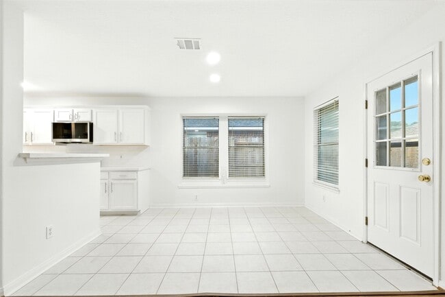 Building Photo - 2119 Hannover Way