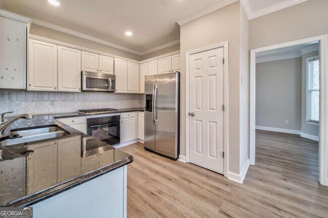 Building Photo - 2011 Town Lake Hills W