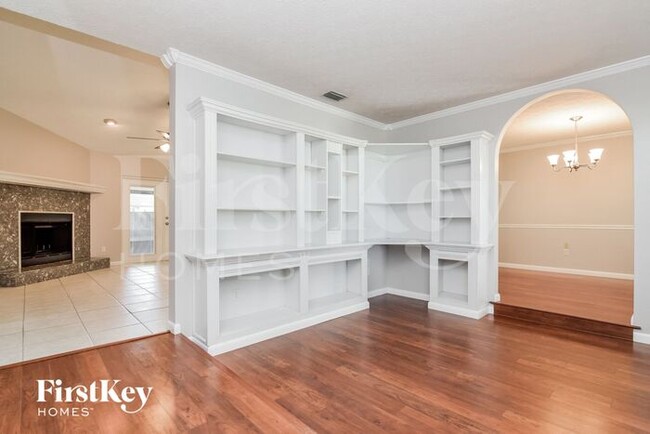 Building Photo - 4715 Canterbury Dr