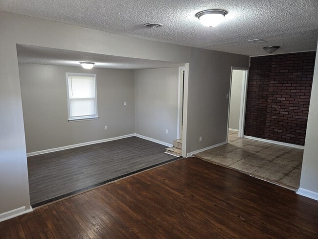 Building Photo - 3906 Hammett Dr