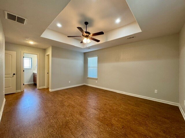 Building Photo - 306 Lion Dr N