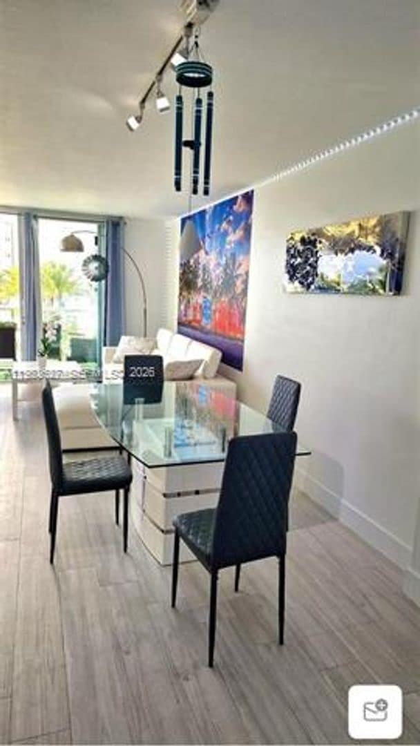 Building Photo - 1000 West Ave