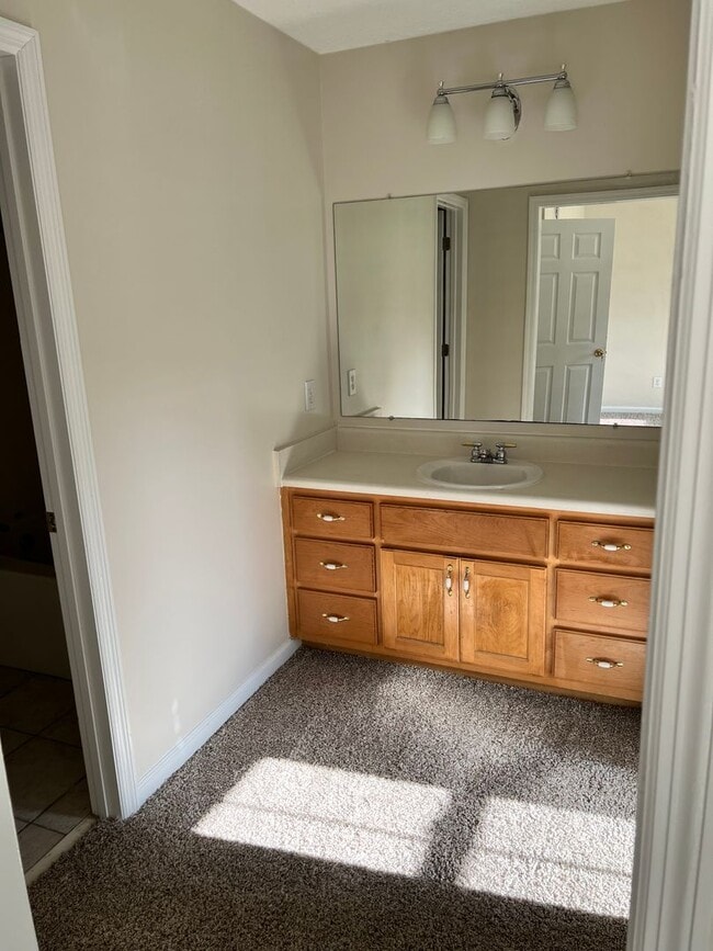 Building Photo - Beautiful 4br, 2.5 bath home in the Jack B...